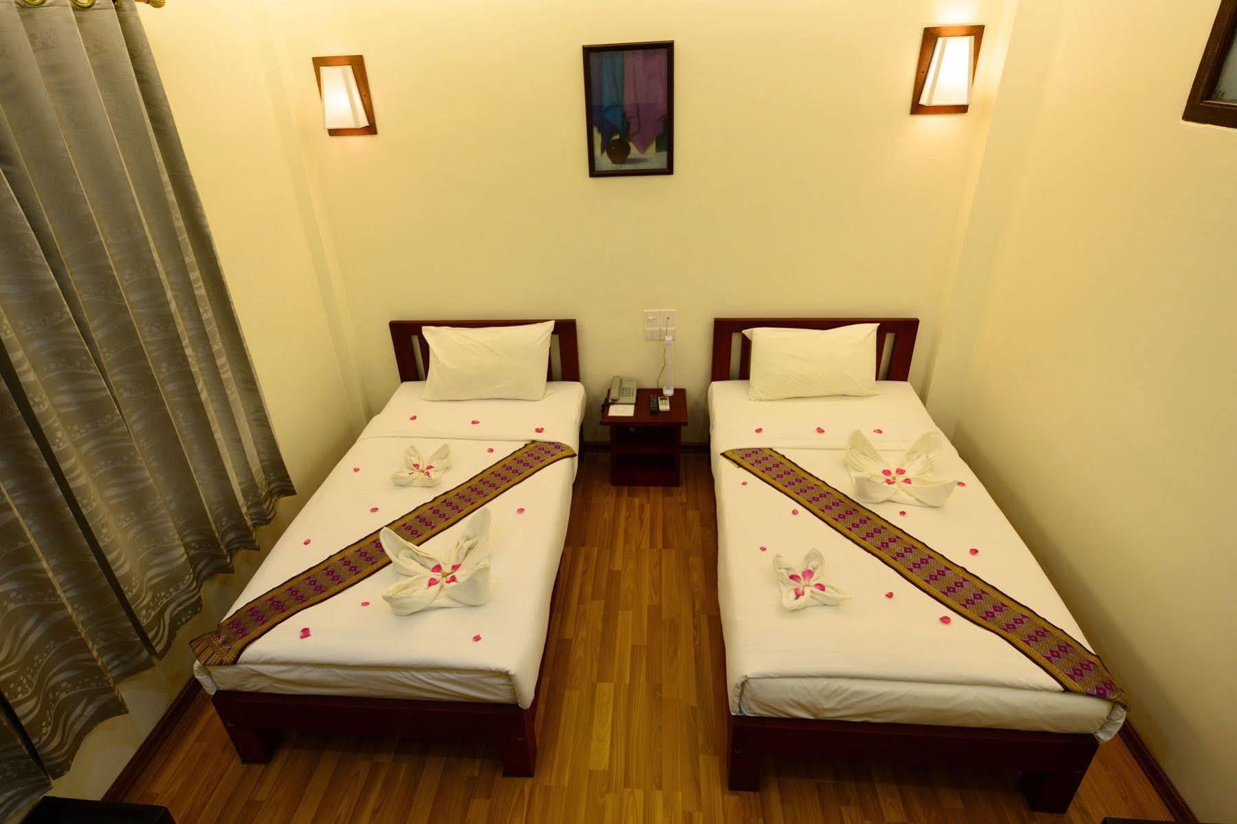 Uct Taunggyi Hotel Esterno foto